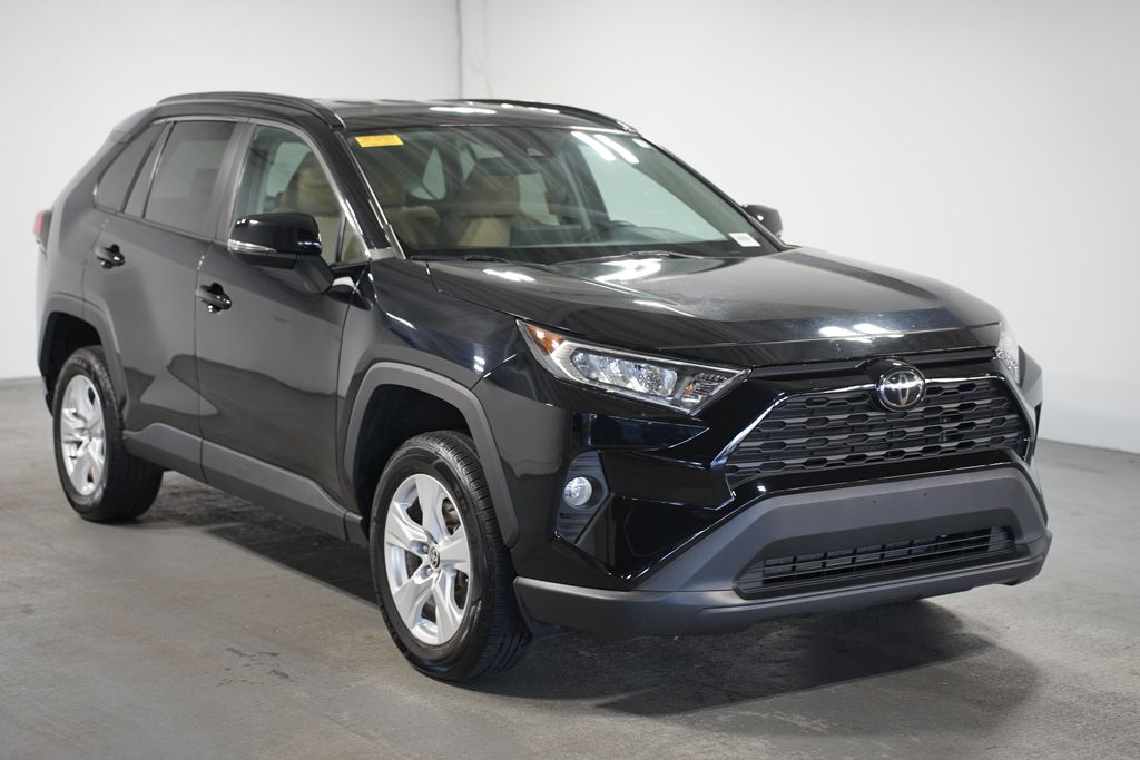 2021 Toyota RAV4 XLE 3