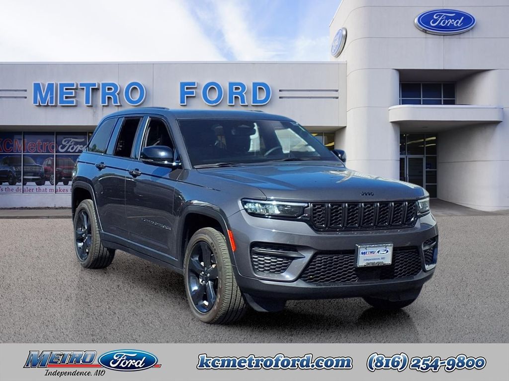 Baltic Gray Metallic Clearcoat 2023 Jeep Grand Cherokee SUV / Crossover Four-Wheel Drive 8-Speed Automatic