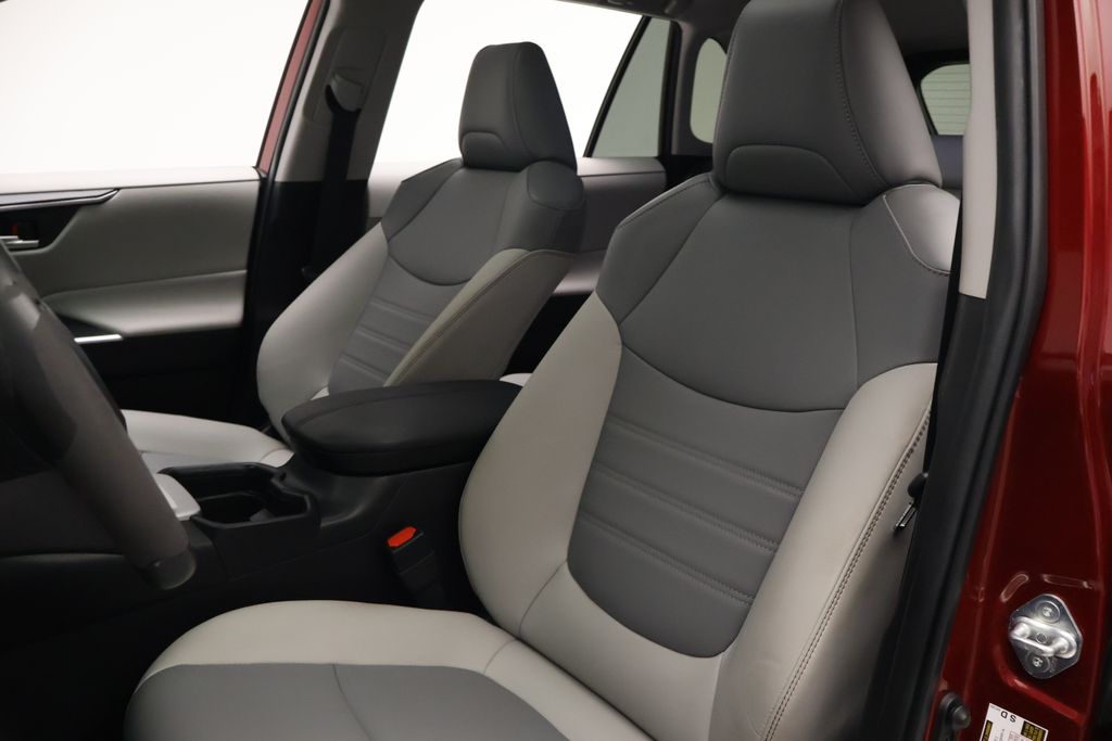 Thumbnail: 2021 Toyota RAV4 - 13