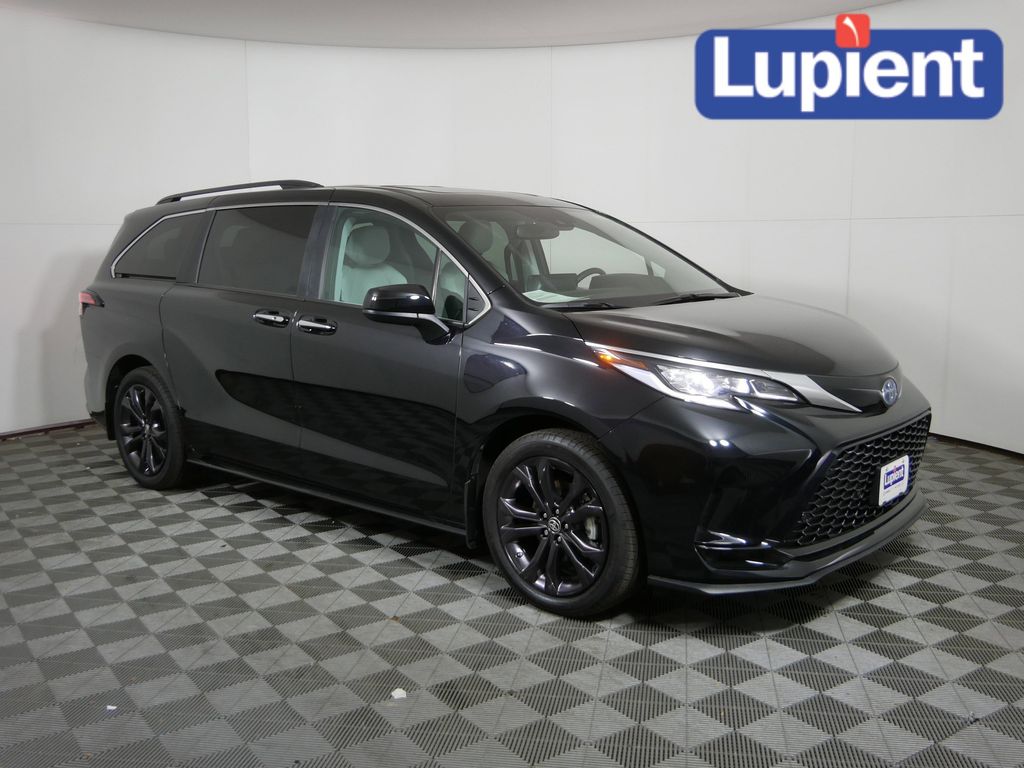 2024 Toyota Sienna XSE 7-Passenger FWD