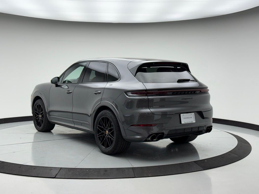 Thumbnail: 2024 Porsche Cayenne - 3