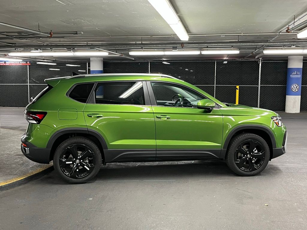 2025 Volkswagen Taos SEL - Photo 38