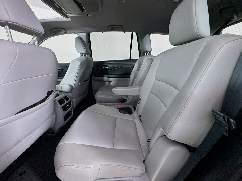 Used Car 2020 Honda Pilot  Touring For Sale Under $30,000 In Austin, Texas
