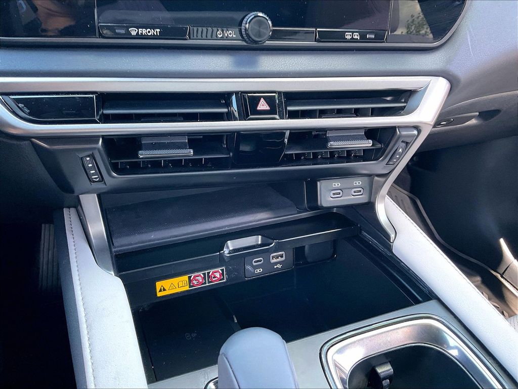 2024 Lexus RX — photo 25