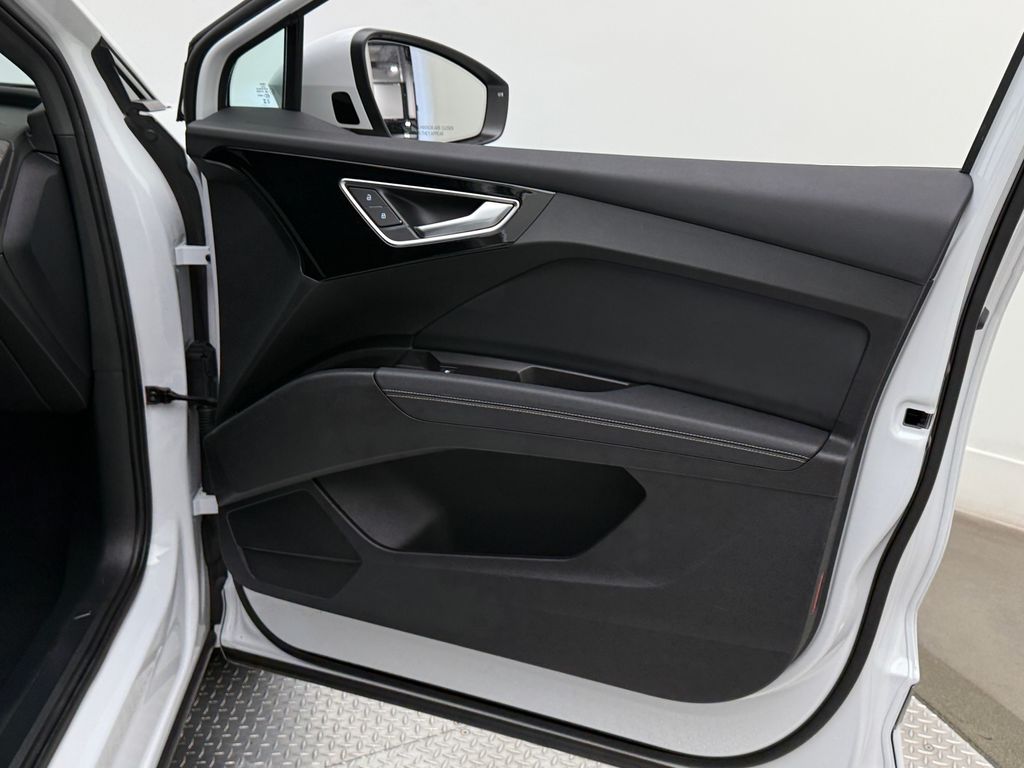 Thumbnail: 2023 Audi Q4 e-tron - 19
