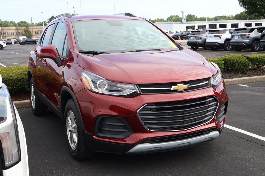 Thumbnail: 2022 Chevrolet Trax - 3