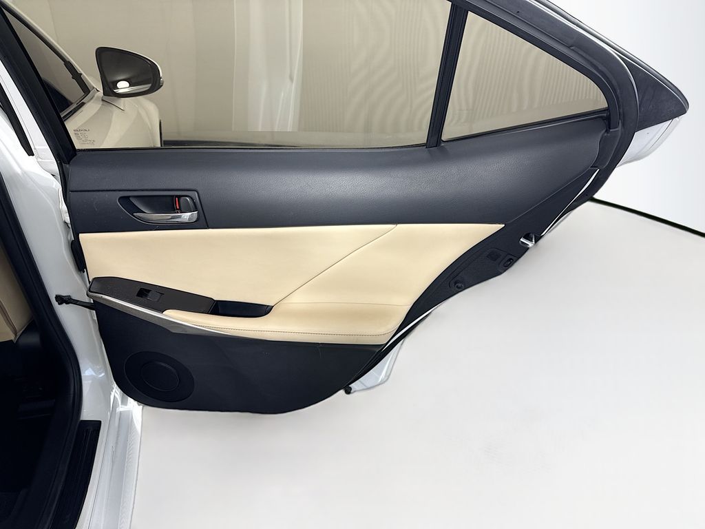 Thumbnail: 2014 Lexus IS - 28