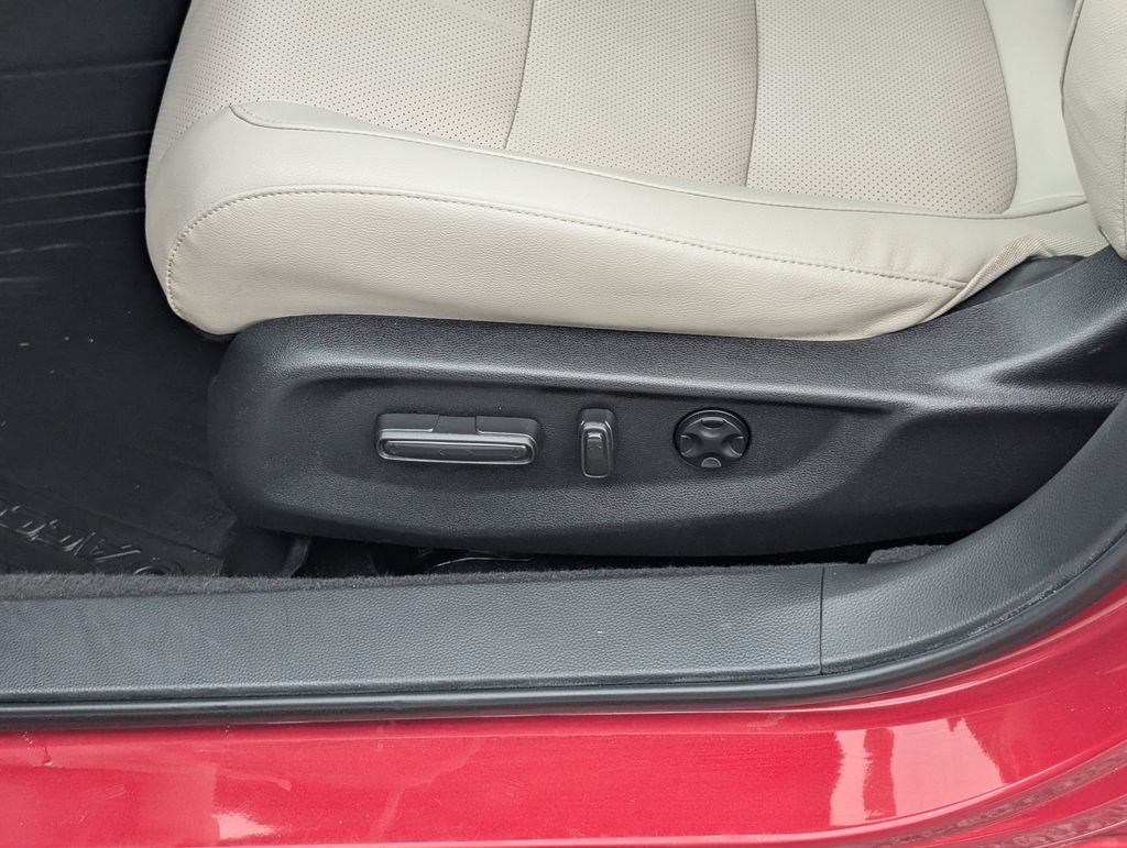 Used 2018 Red Honda Touring image 32