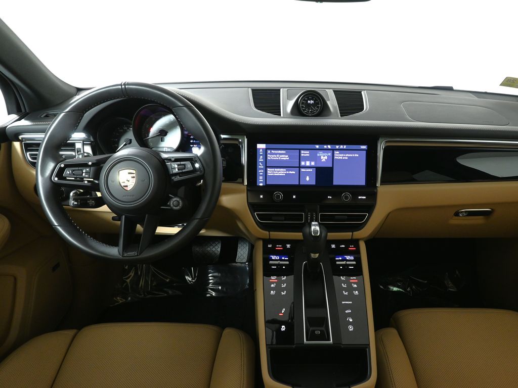 Thumbnail: 2025 Porsche Macan - 15