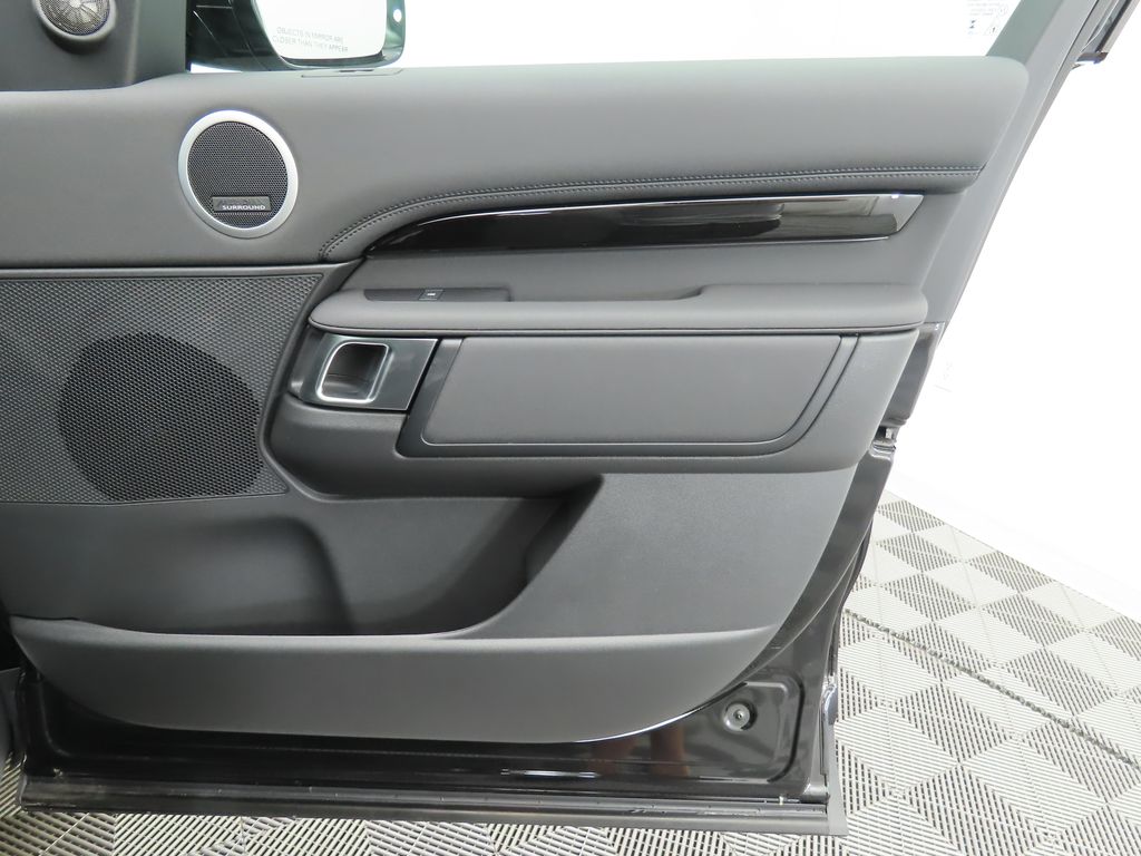 Thumbnail: 2025 Land Rover Discovery - 25