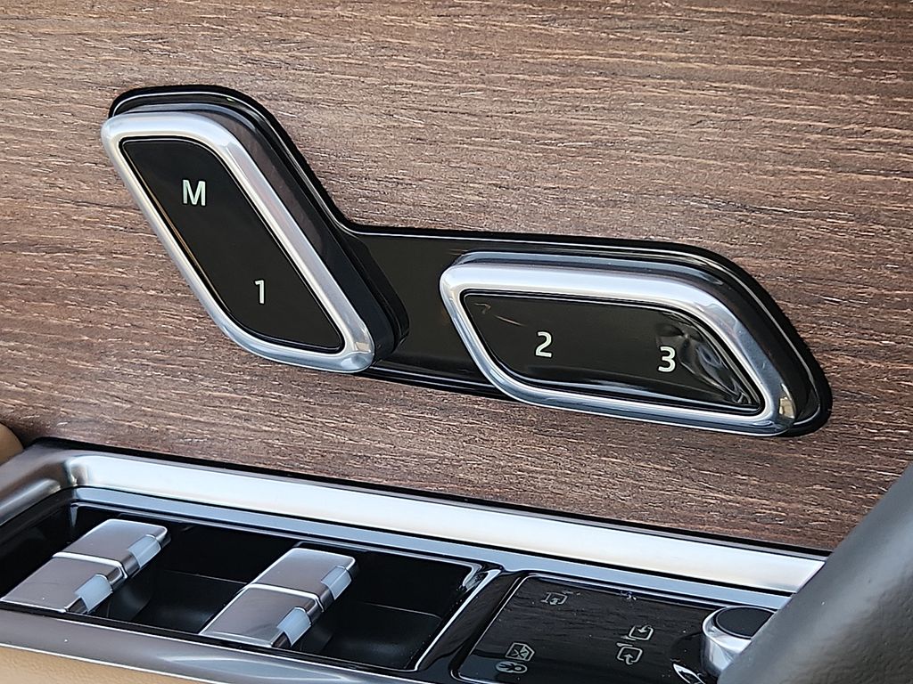 Thumbnail: 2023 Land Rover Range Rover - 27