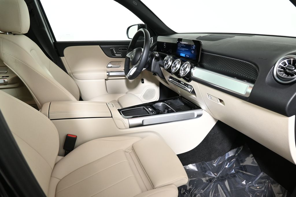 2025 Mercedes-Benz GLB 250 26