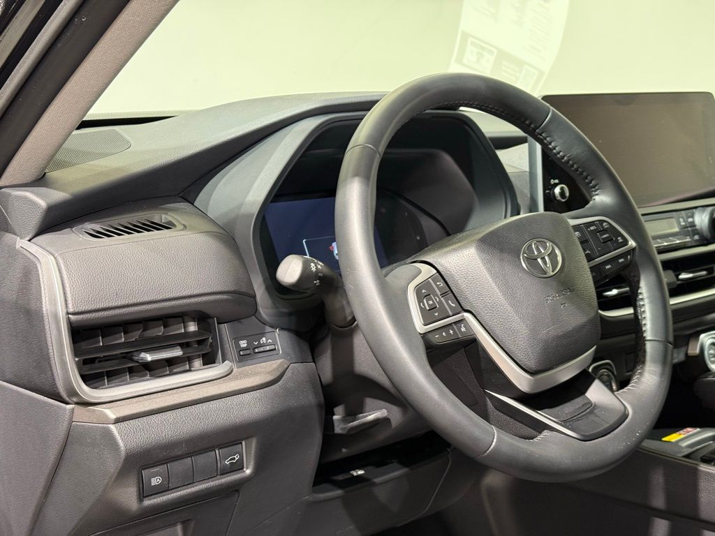 Thumbnail: 2025 Toyota Grand Highlander - 17