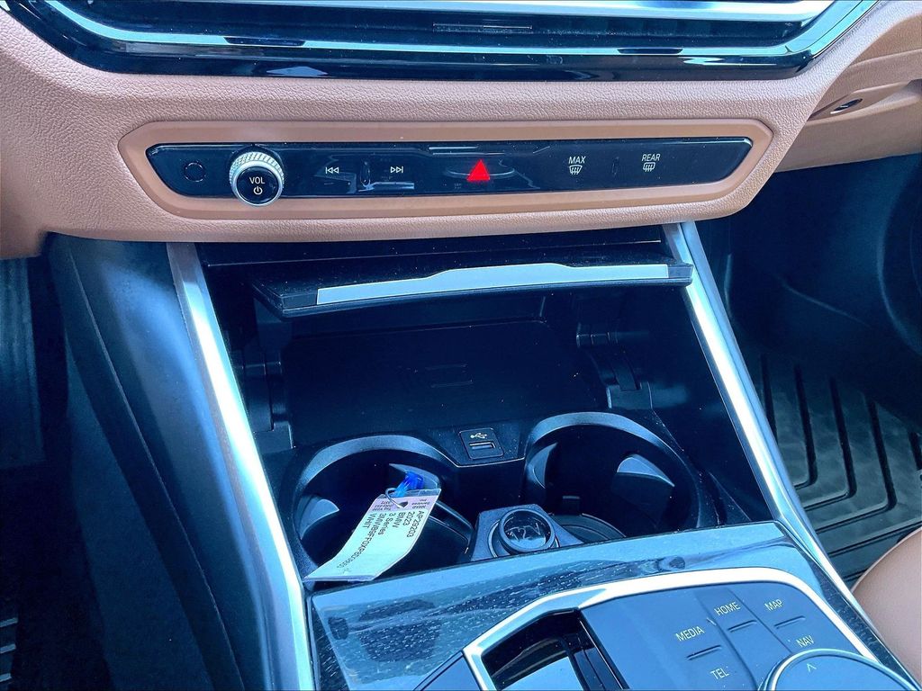 2023 BMW 3 Series — photo 25