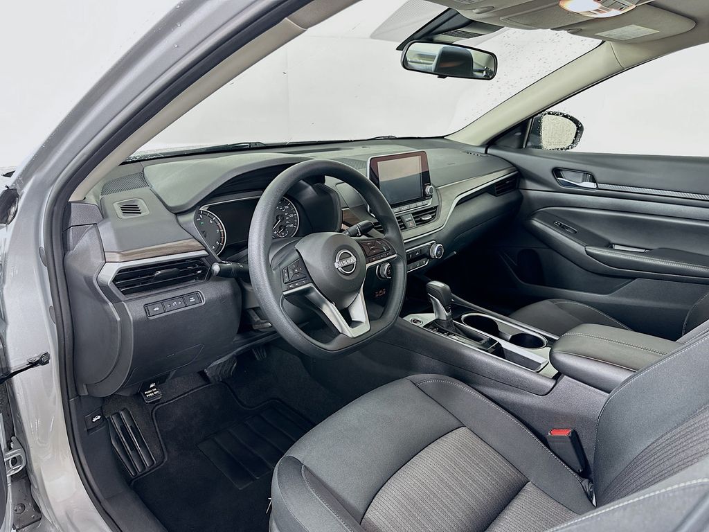 2024 Nissan Altima SV 9