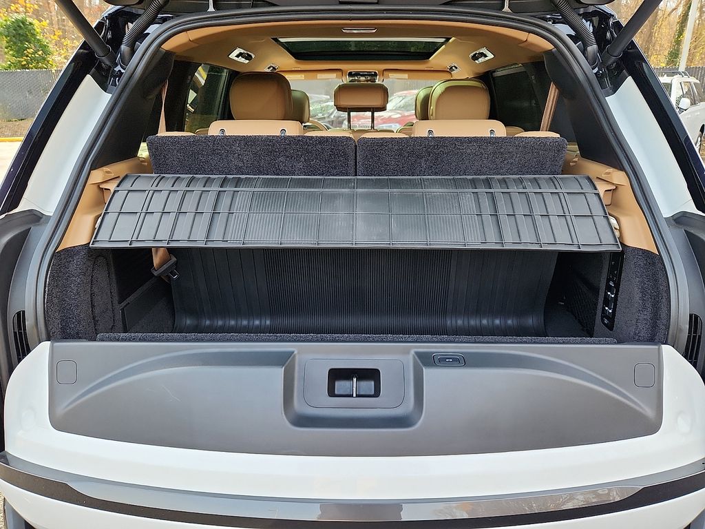 Thumbnail: 2023 Land Rover Range Rover - 30