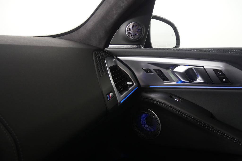 Thumbnail: 2026 BMW XM - 31