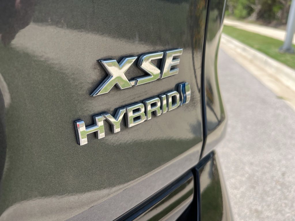 2021 Toyota RAV4 XSE 9