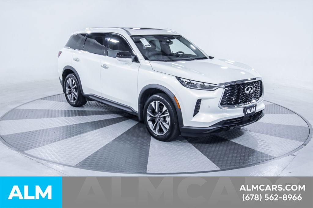 Used 2024 White INFINITI LUXE image 13