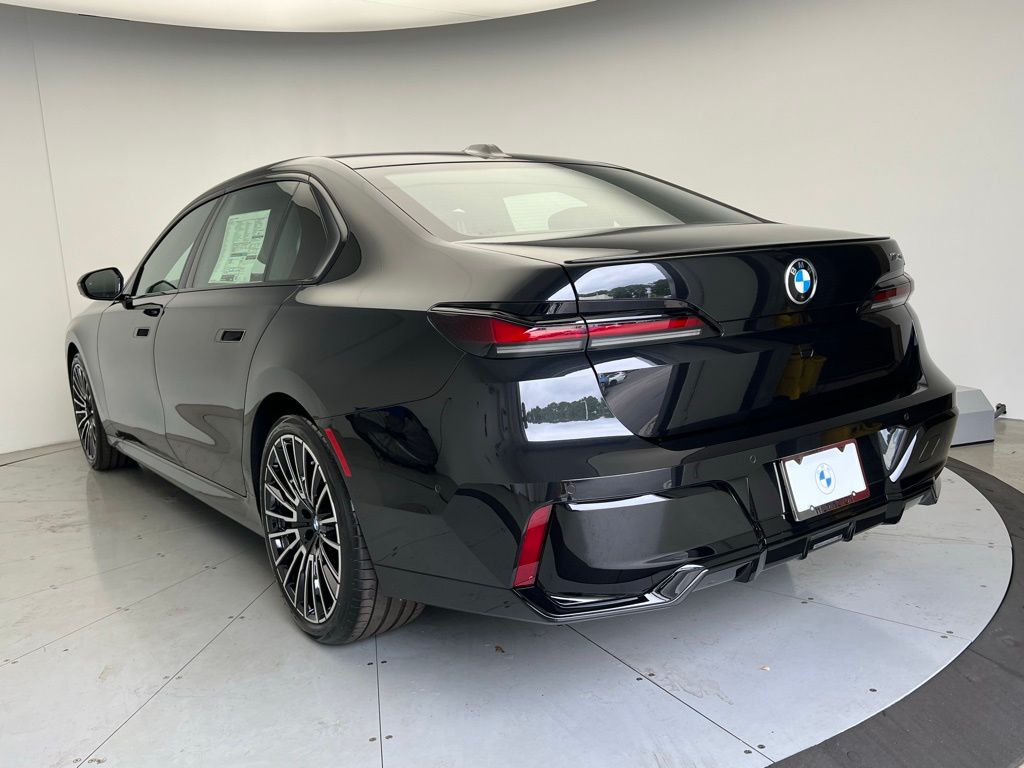 Thumbnail: 2026 BMW 7 Series - 4