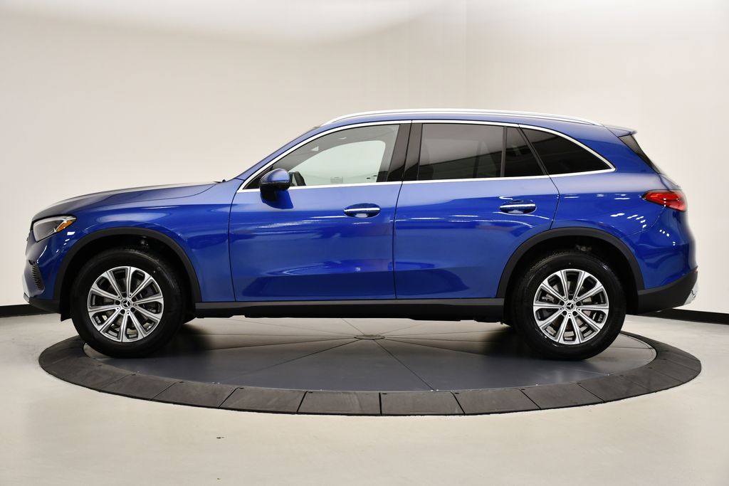 2025 Mercedes-Benz GLC 300 2