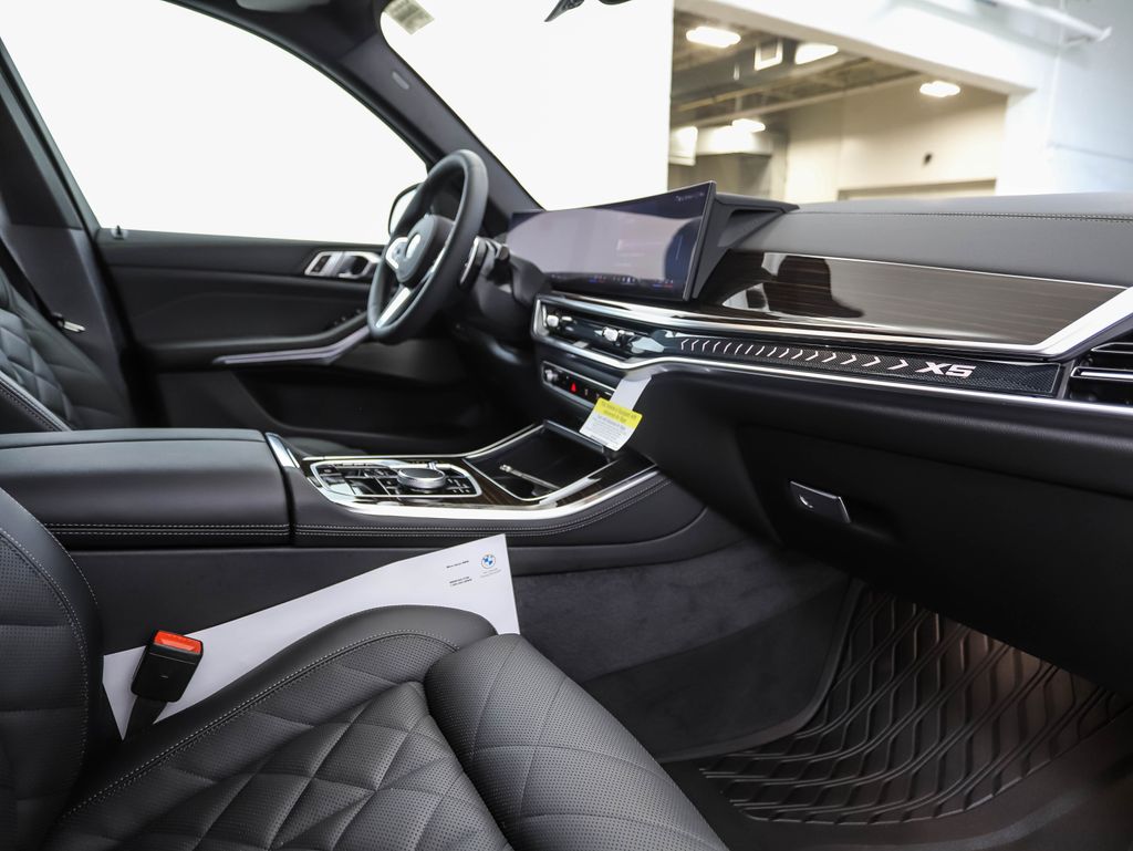 Thumbnail: 2026 BMW X5 - 30