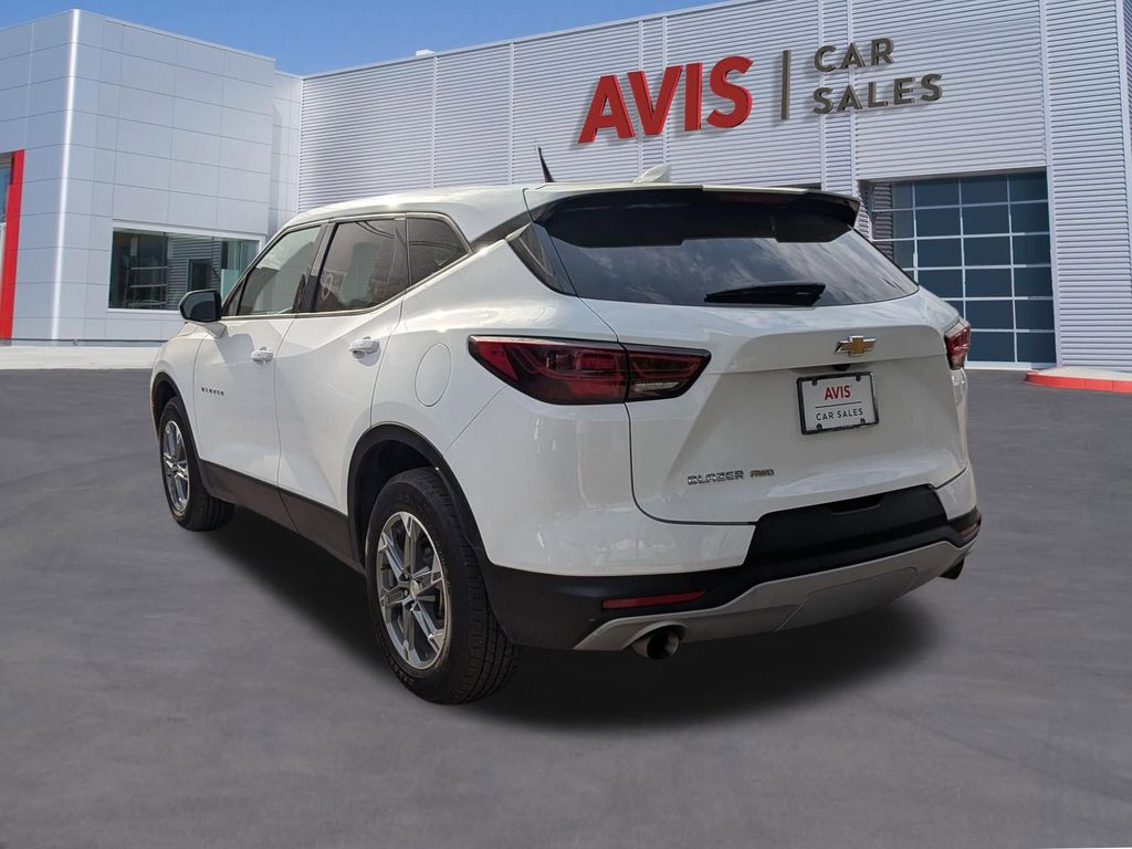 View vehicle photo 7