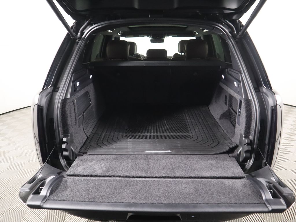 Thumbnail: 2025 Land Rover Range Rover - 30