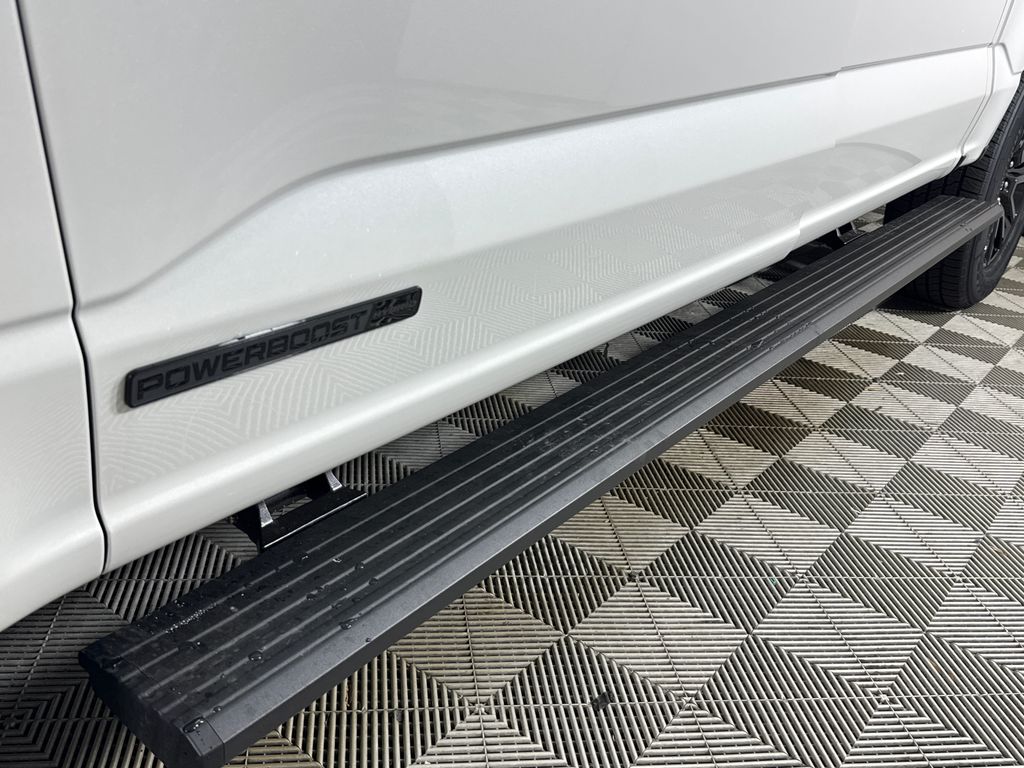 New 2026 White Ford Platinum image 31