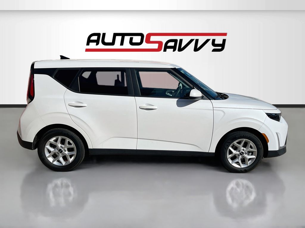 Used 2024 White Kia LX image 8