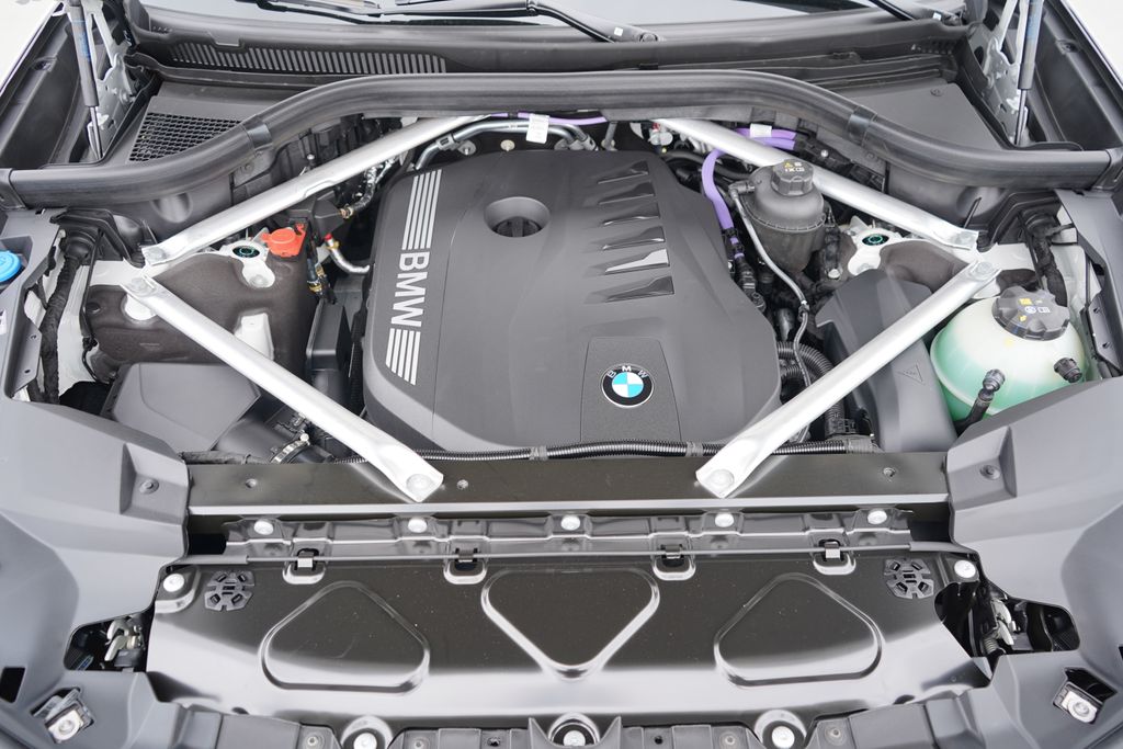 Thumbnail: 2026 BMW X7 - 21