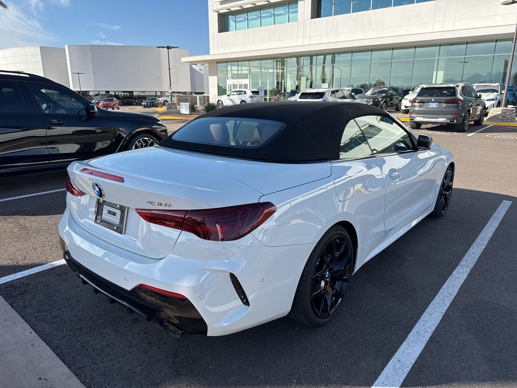 Thumbnail: 2025 BMW 4 Series - 4