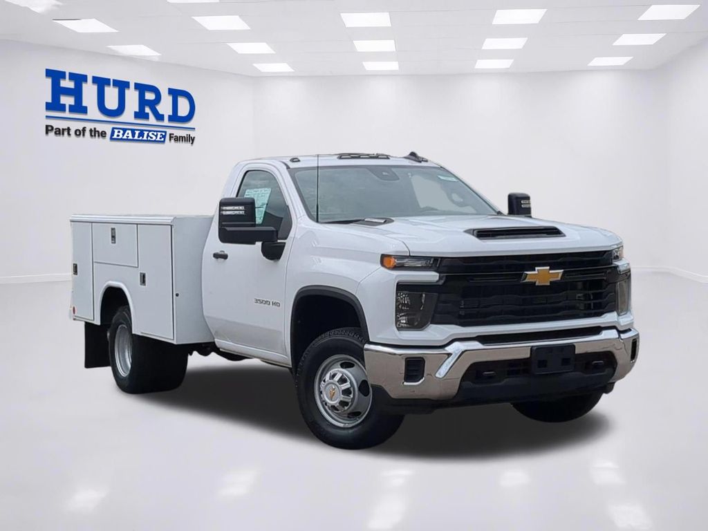 Summit White 2025 Chevrolet Silverado 3500HD Pickup Truck Four-Wheel Drive Automatic