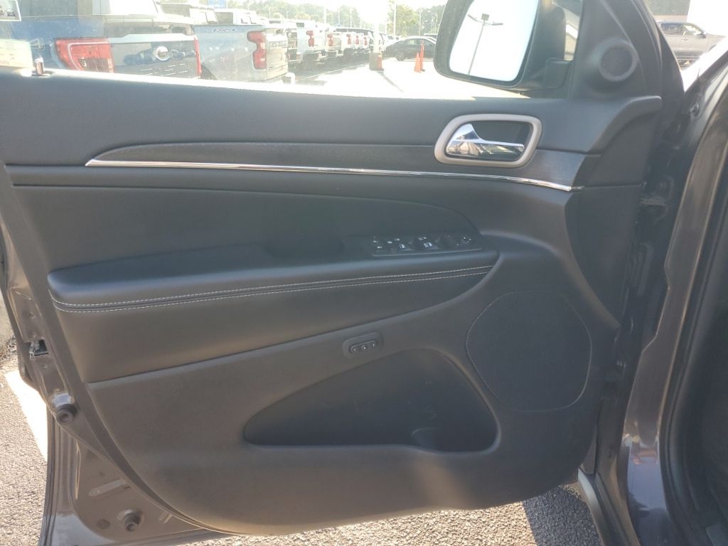 Used 2017 Gray Jeep Limited image 12