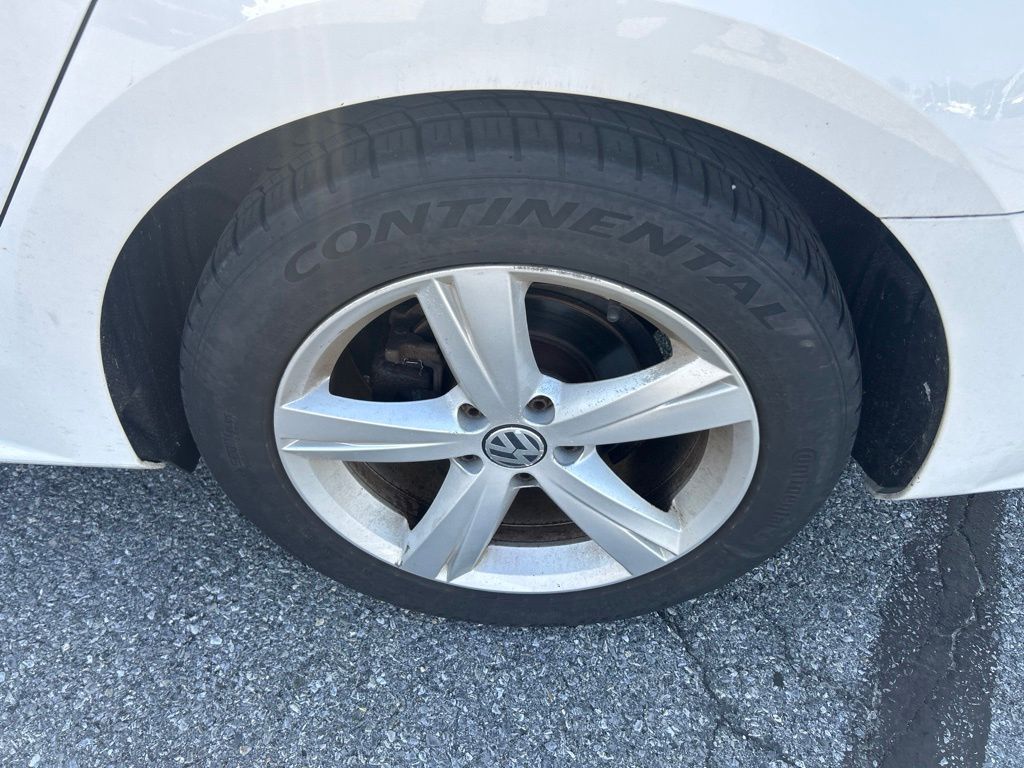 2013 Volkswagen Passat — photo 9