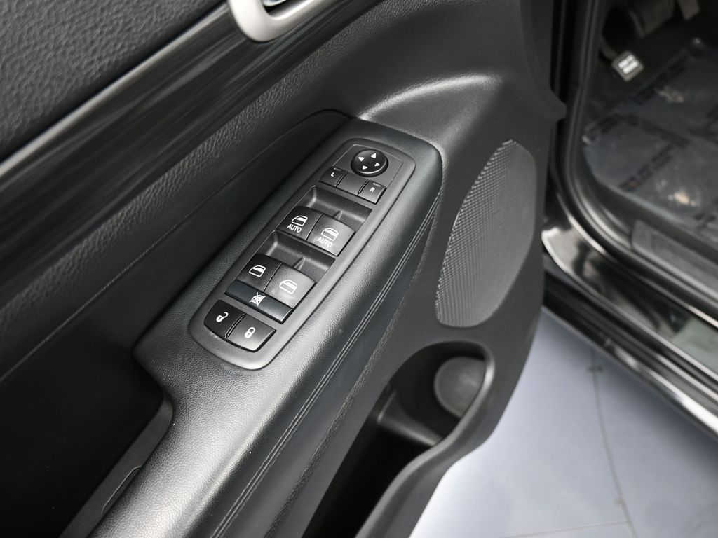 Used 2020 Diamond Black Crystal Pearlcoat Jeep Altitude image 14