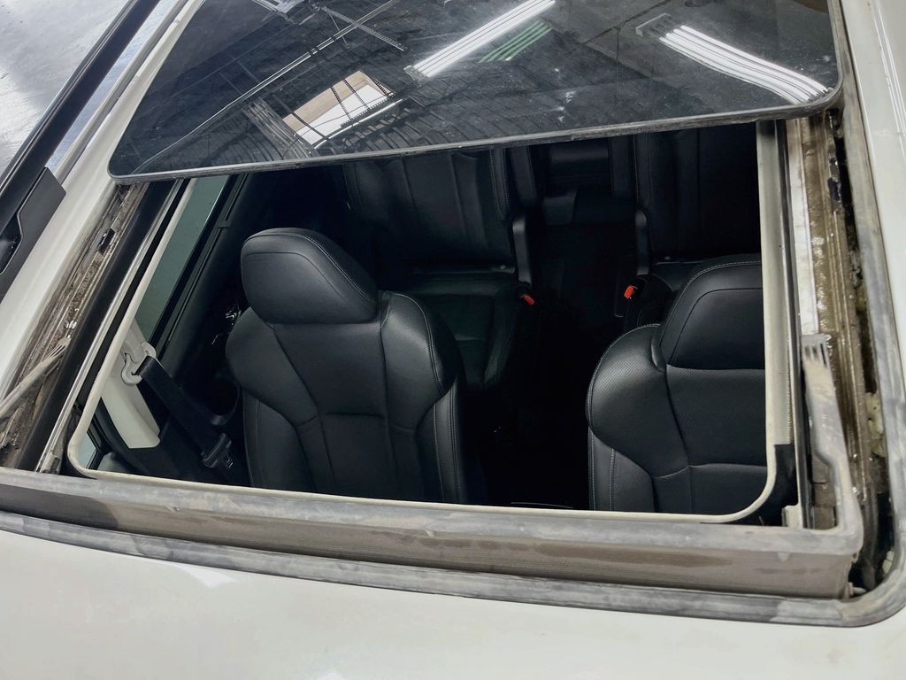 Used 2025 Crystal White Pearl Subaru Touring image 23