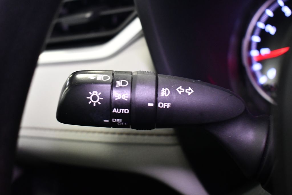 Thumbnail: 2021 Toyota RAV4 - 23