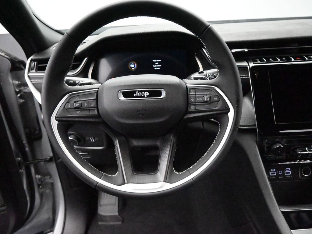 Used 2024 Silver Zynith Jeep Laredo image 15