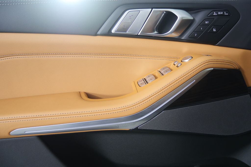 Thumbnail: 2026 BMW X7 - 8