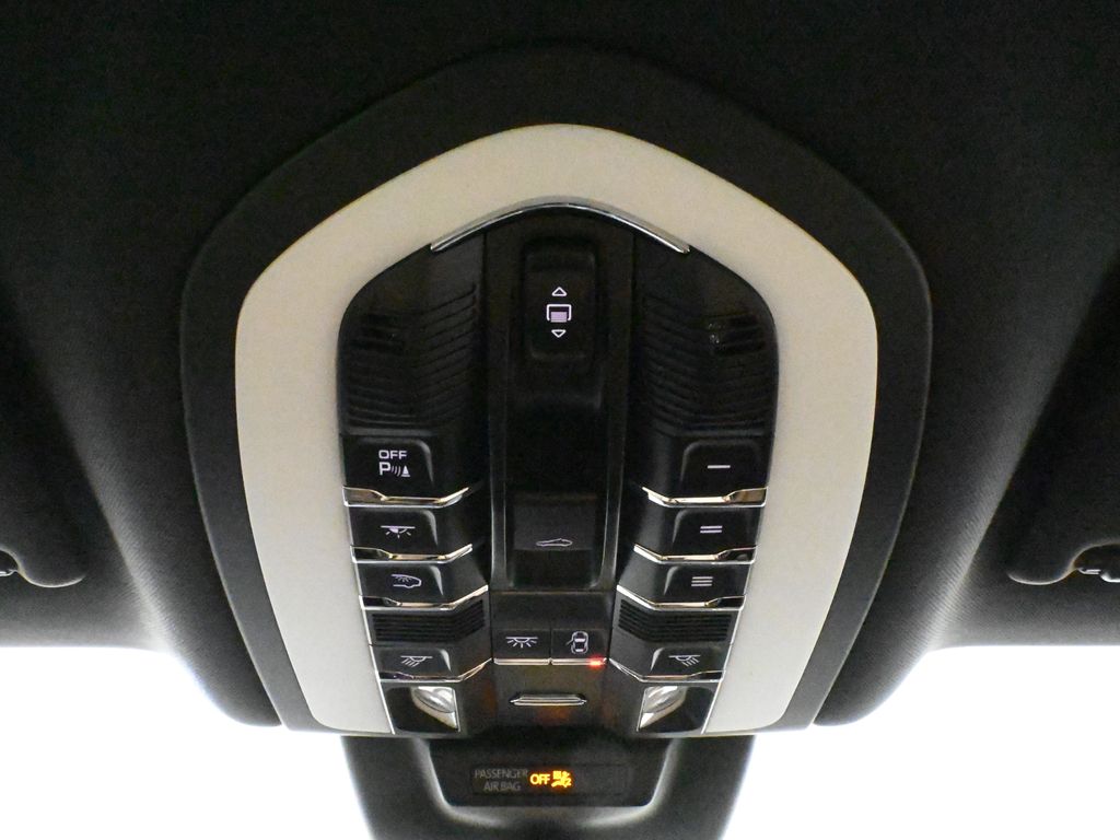 Thumbnail: 2025 Porsche Macan - 22