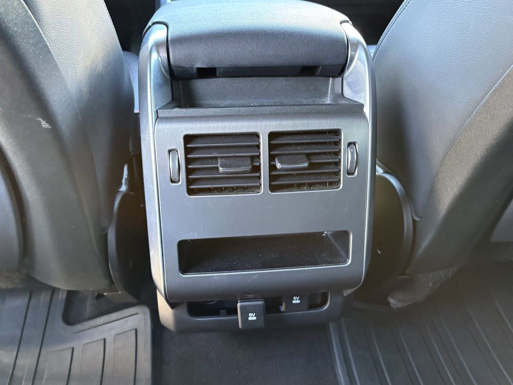 Used 2018 Black Land Rover SE image 24