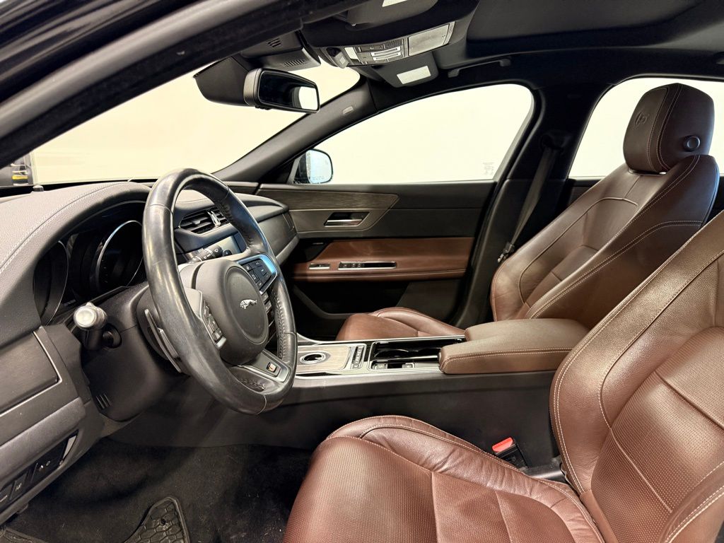 Thumbnail: 2016 Jaguar XF - 10