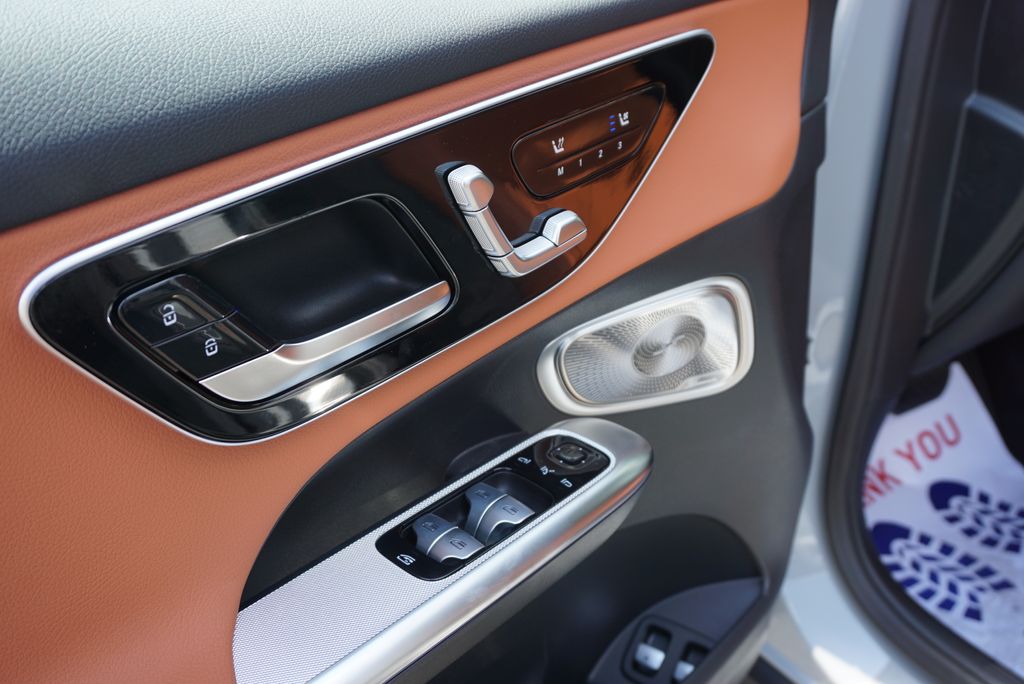 Thumbnail: 2025 Mercedes-Benz GLC - 21