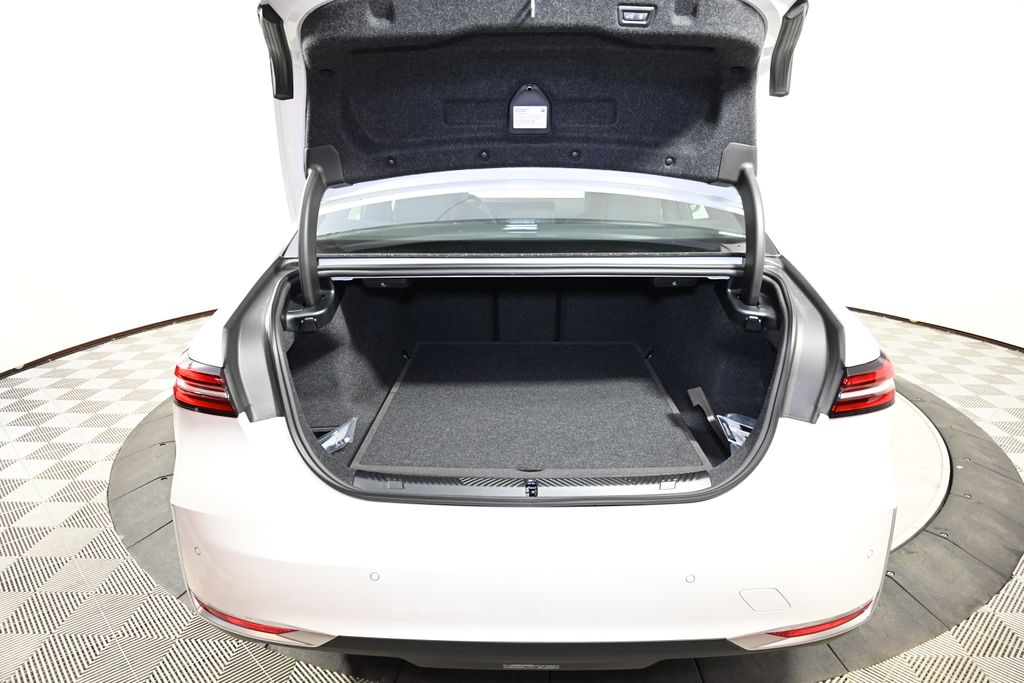 Thumbnail: 2026 BMW 5 Series - 10