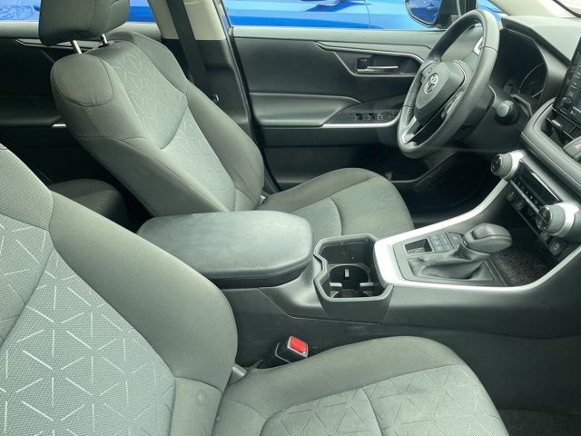 2022 Toyota RAV4 XLE 6