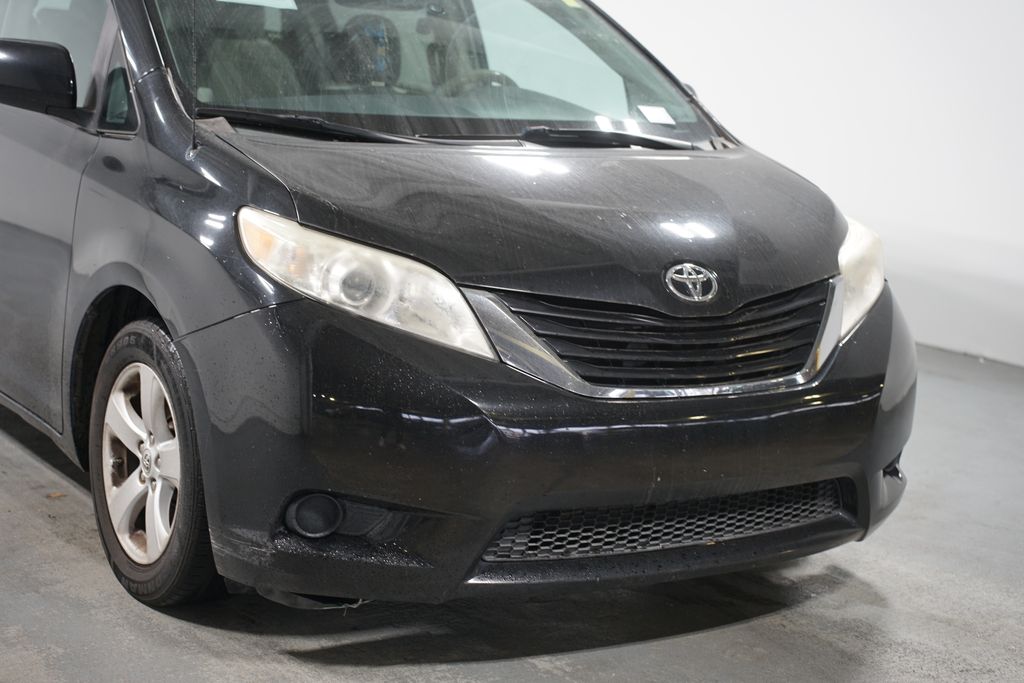 2014 Toyota Sienna LE 4