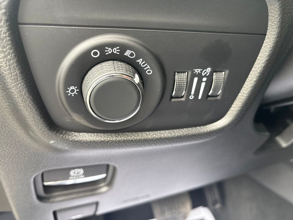 Used 2025 Jeep Grand Cherokee SUV