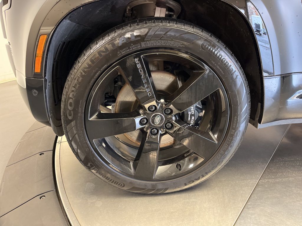 Thumbnail: 2025 Land Rover Defender - 10