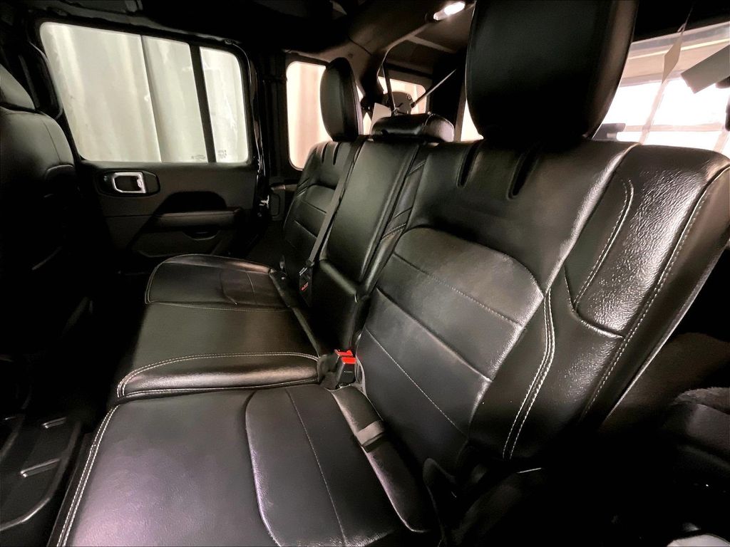 2023 Jeep Wrangler — photo 15